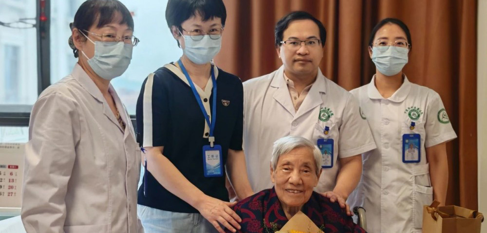 杏林春暖，感念师恩——鄞州慧康医院开展教师节暖心慰问活动